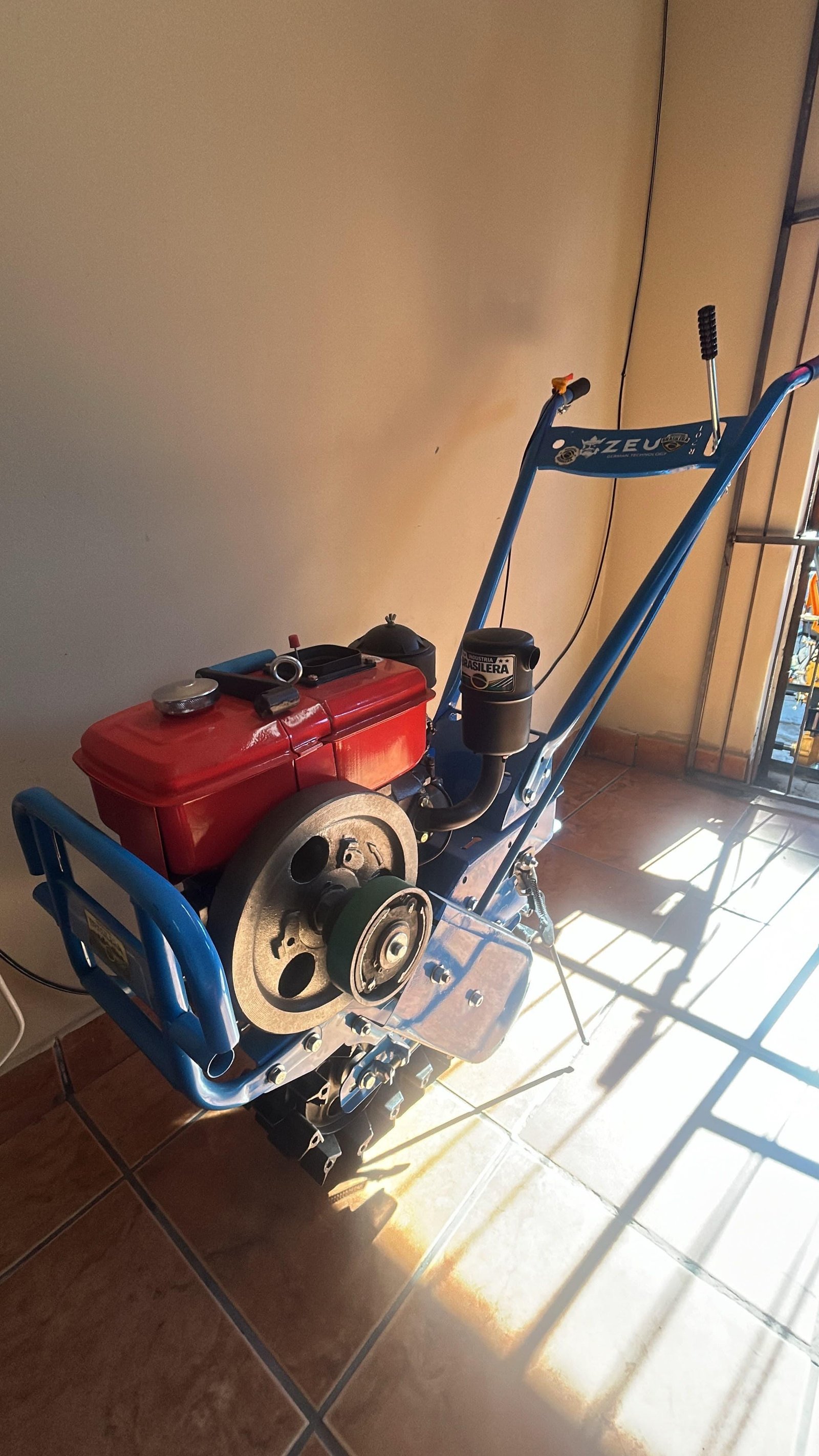 MOTOCULTOR ORUGA A GASOLINA 7,5 HP 5 ACCESORIOS BOLIVIA - Imagen 2